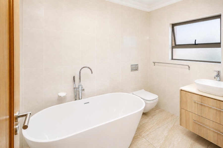 5 Bedroom Property for Sale in Xanadu Eco Park North West
